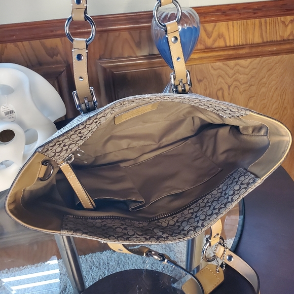 Coach Tote - Picture 10 of 15